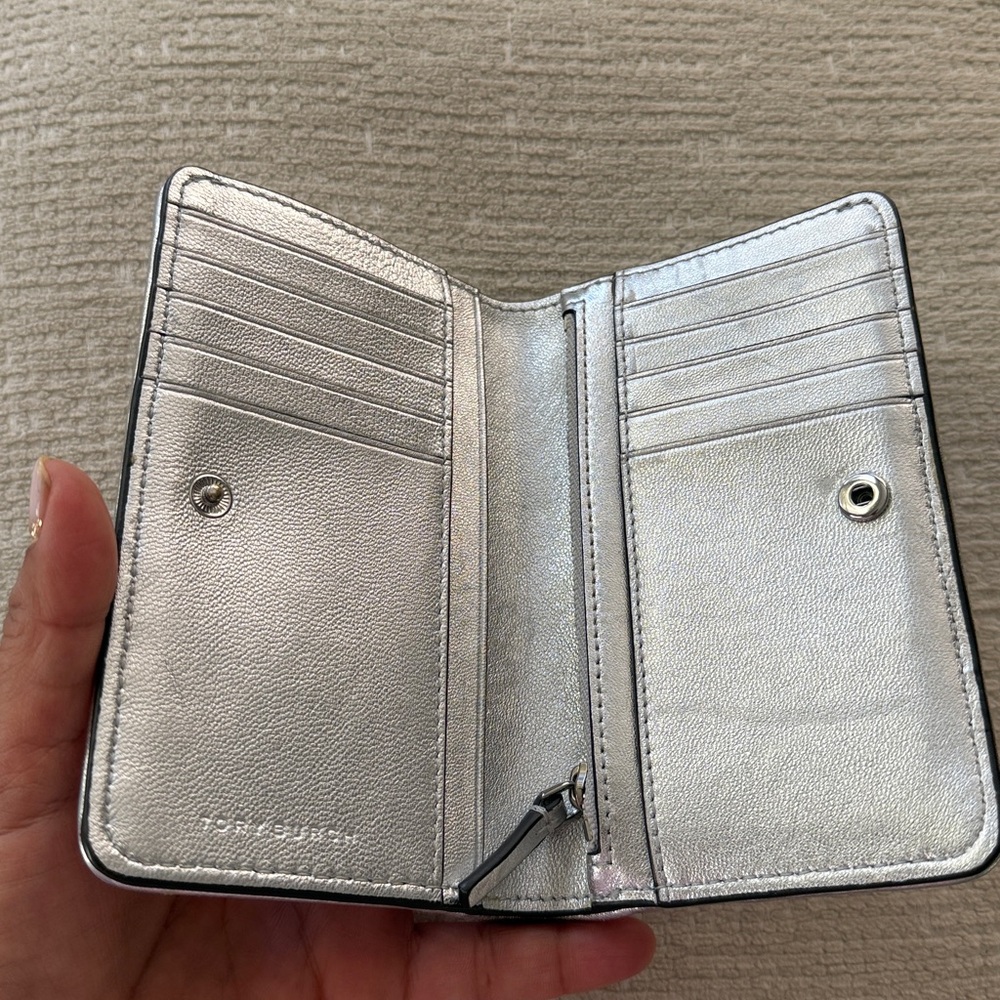 Tory Burch Fleming Medium Metallic Slim Wallet Silver Quilted Leather Wallet - Picture 17 of 17